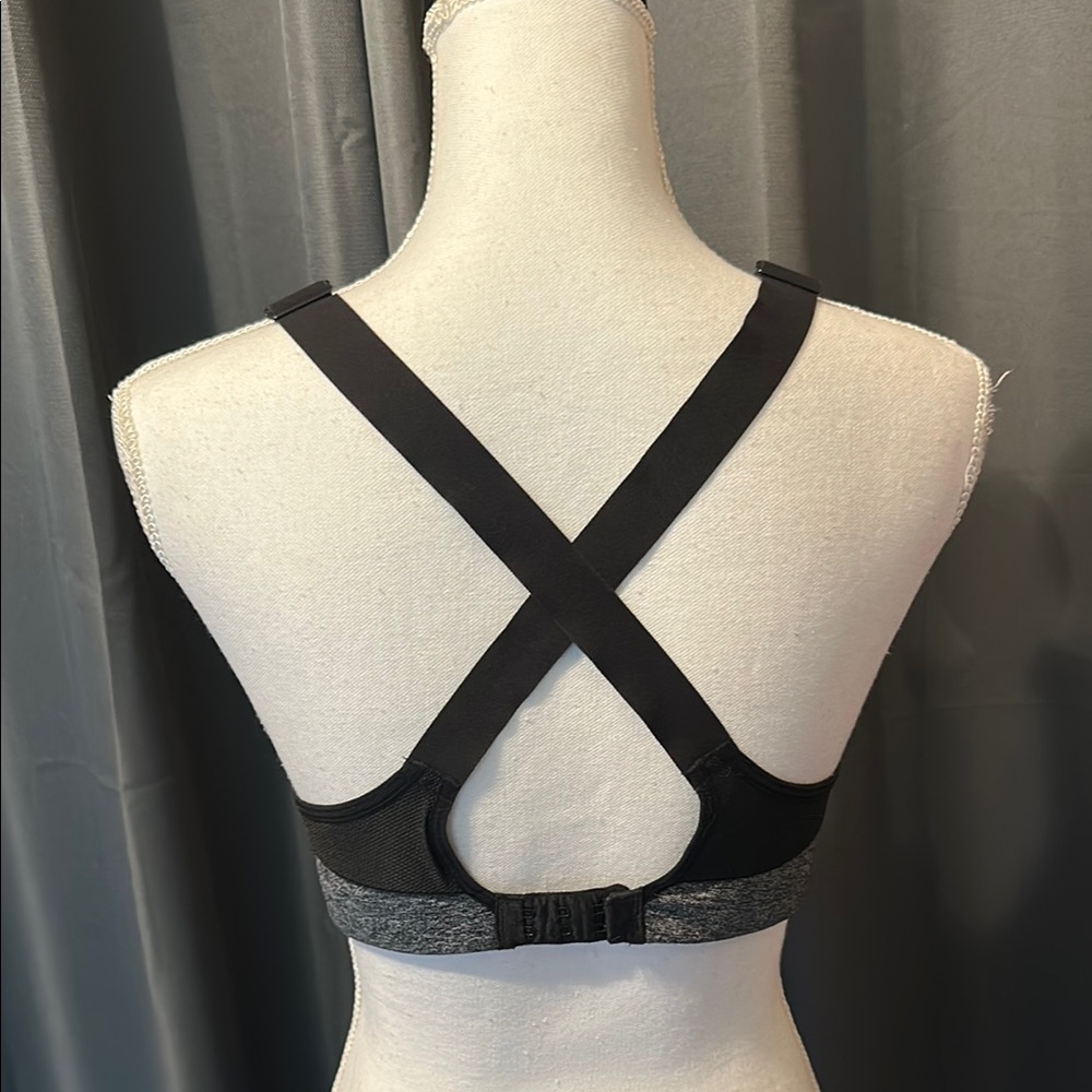 Victoria's Secret 🔥SALE Sport Gray and Black Racerback Sports Bra 36B - Picture 4 of 5